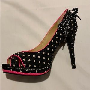 New! Not Rated black/pink heels